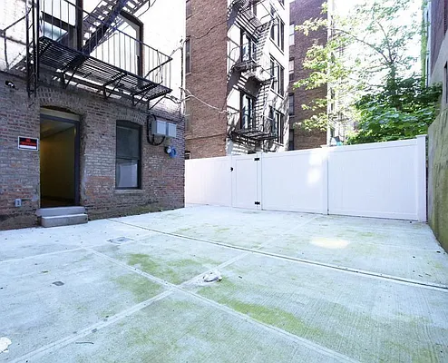 Rented by Tapiro Realty | media 9