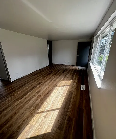 915 S 4th Ave — Photo 5