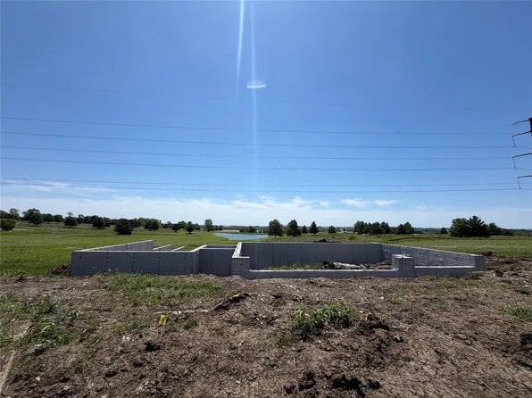 3014 Shady Lane Dr, Norwalk, IA 50211