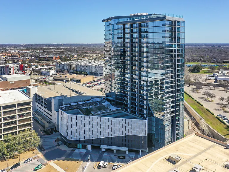 Eastline Residences — Photo 1