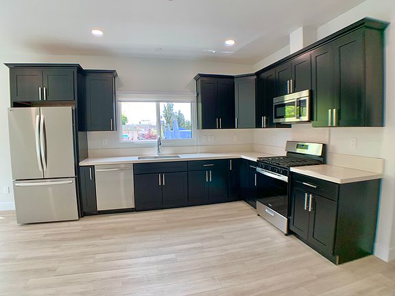 3rd image of 2127 Park Blvd #5