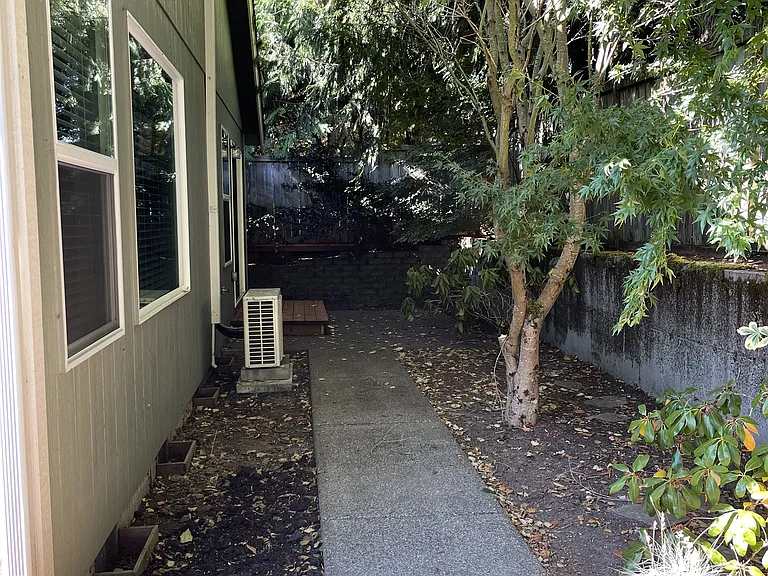 1544 Derby Ln SE — Photo 40