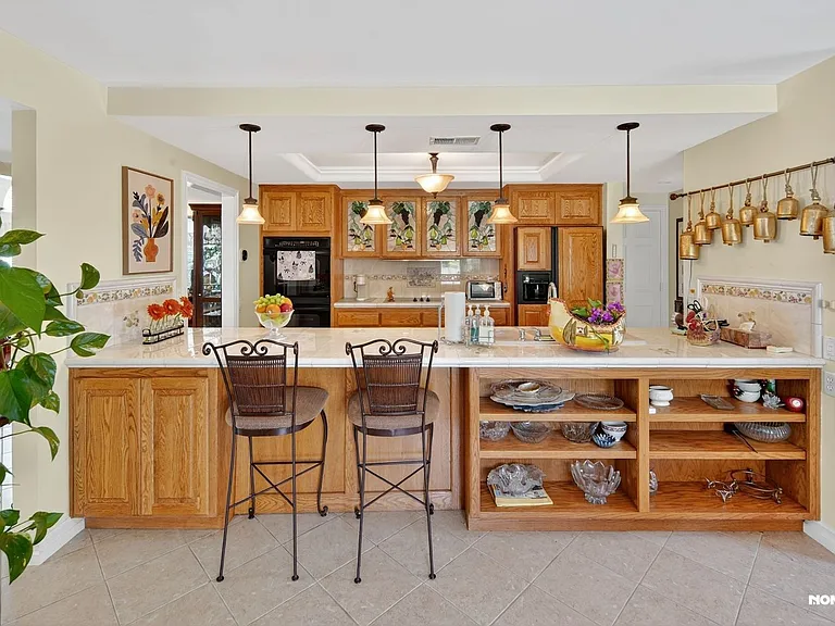 10317 Oak Ranch Ln — Photo 7