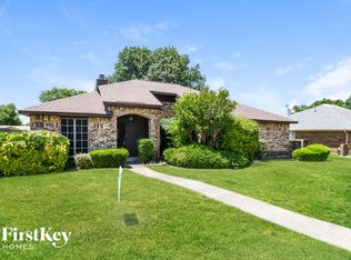 1305 Essex Dr, Desoto, TX 75115