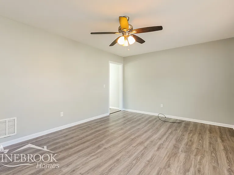 21 Tamwood Cir — Photo 3