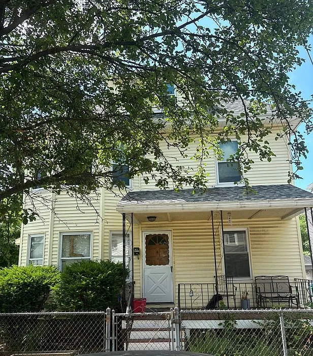39 Manning St