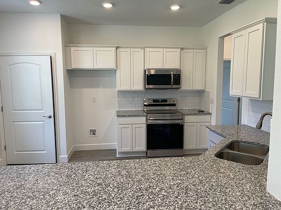 5th image of 38 Prairie Ln