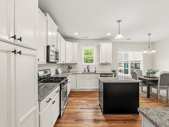 3rd image of 3028 Plantation Glen Dr