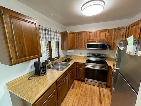 3rd image of 32752 Ashwood Dr
