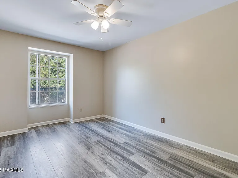 211 Versailles Blvd #10 — Photo 14