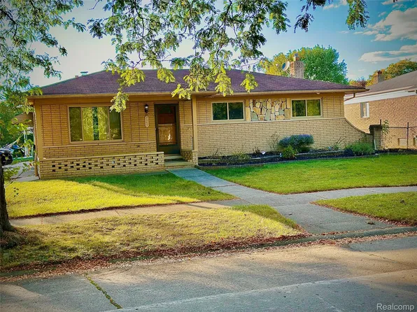 3069 Wolverine Dr, Troy, MI 48083