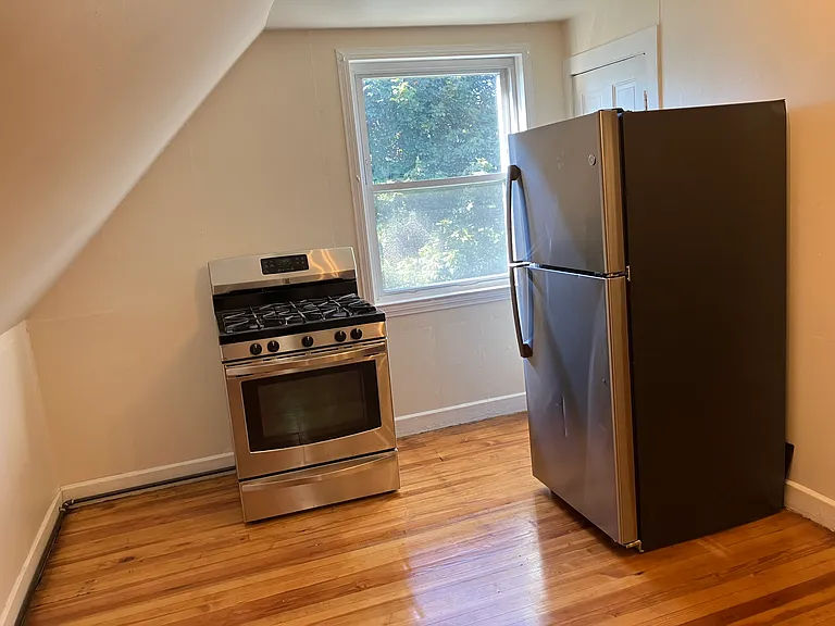 28 Pomona Pl #2 — Photo 22