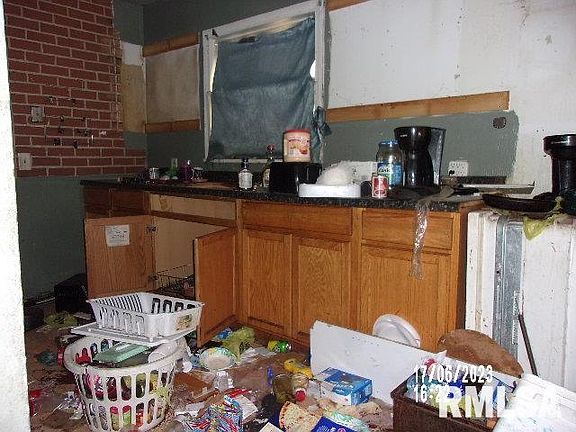 3rd image of 306 Railroad St