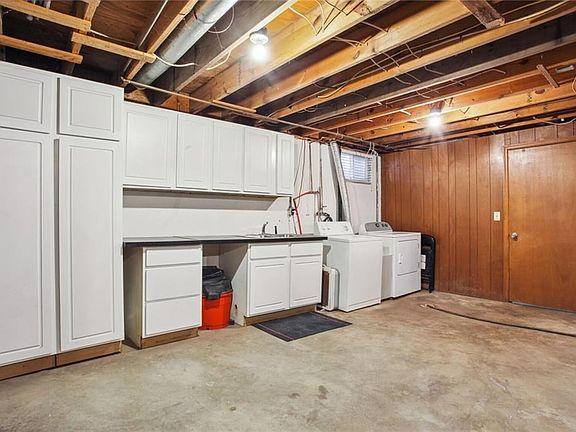 4th image of 1049 Lindenwood Ln