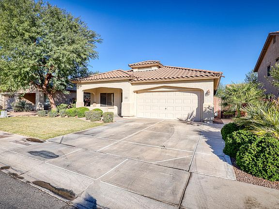 3rd image of 1136 E Carob Dr