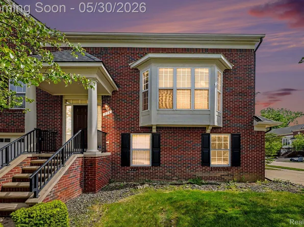 776 Paint Creek Dr, Troy, MI 48085