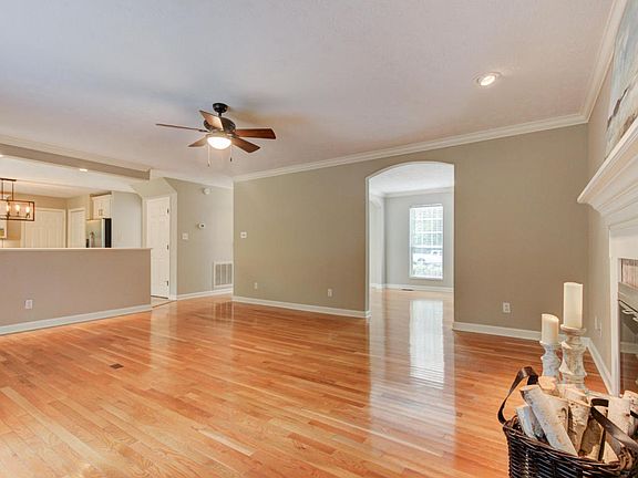 4th image of 1233 Harrington Dr