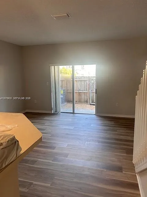 Towngate Condo Ten — Photo 3