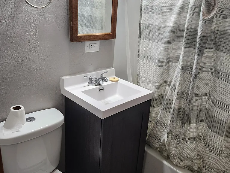 1609 N Olive St — Photo 2