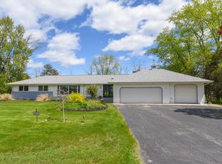 10232 N Greenview DRIVE, Mequon, WI 53092