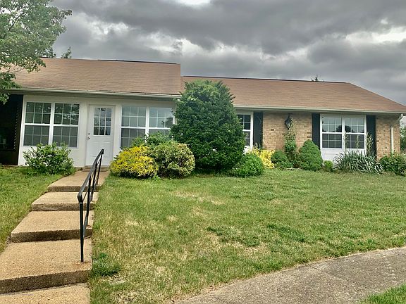 2nd image of 13B Yorkshire Ct