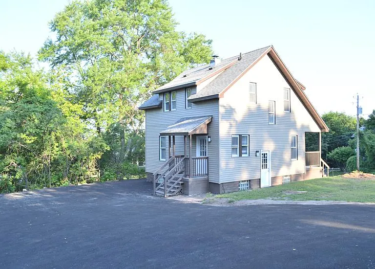 918 E Colvin St — Photo 2