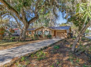 14 Hickory Ave, Yankeetown, FL 34498