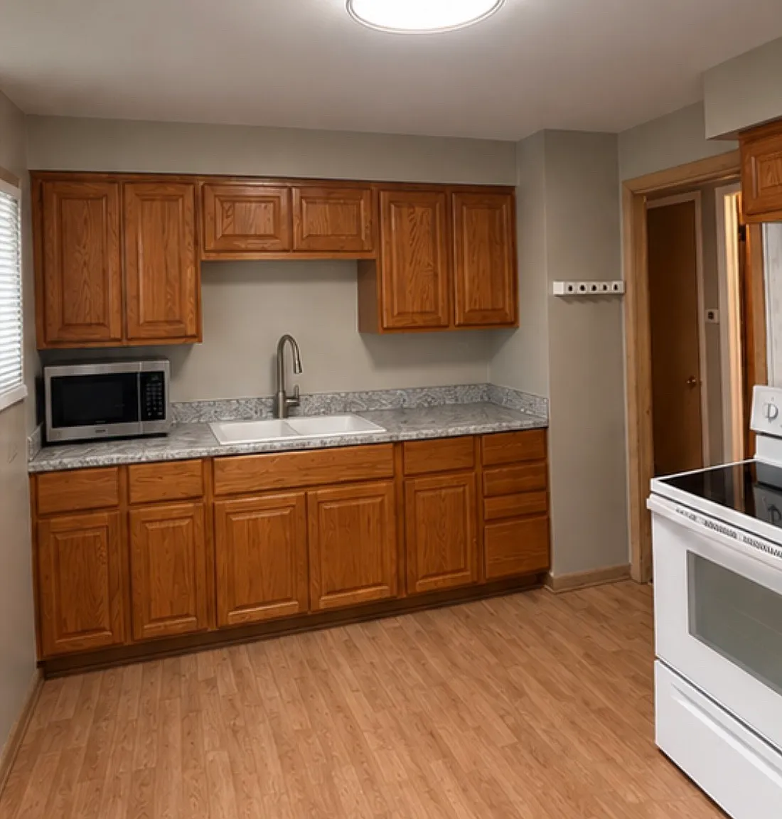 2 bed, 950 sqft, $1,400 — Photo 1