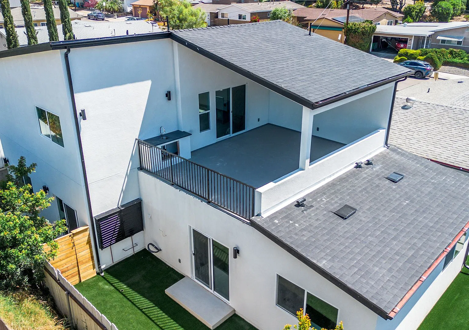 Private rooftop deck! — Photo 1