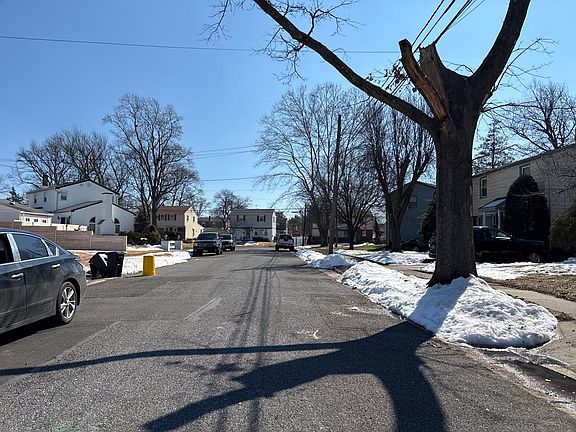 5th image of 2645 Manall Ave