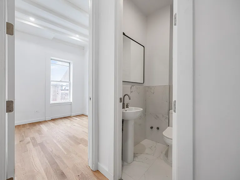 75 Bainbridge St #4B — Photo 17