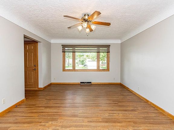 3rd image of 3615 Clearview Dr