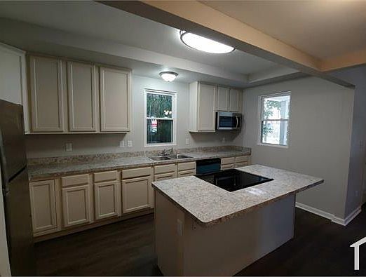3rd image of 709 E Pembroke Ave APT A