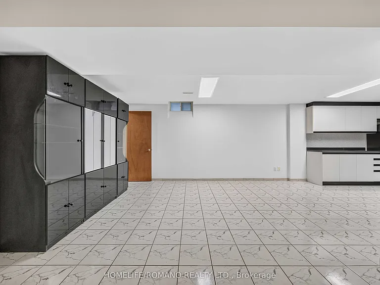 61 Gas Light Cres #BASEMENT — Photo 11