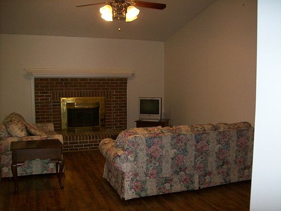 4th image of 106 Bonham Ct