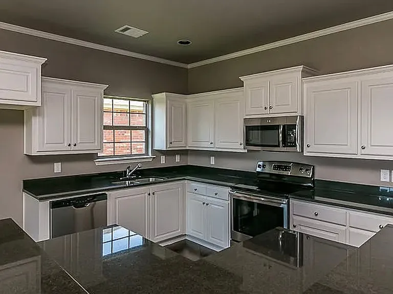 7915 Legacy Pkwy — Photo 3