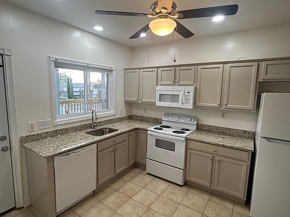 4th image of 1202-1206 W Elm St #1E