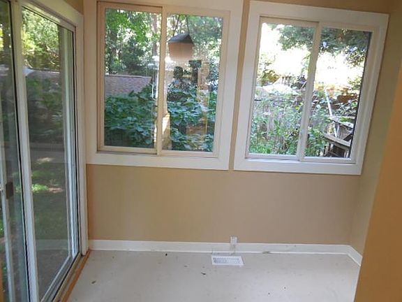 4th image of 245 Throckmorton Ave