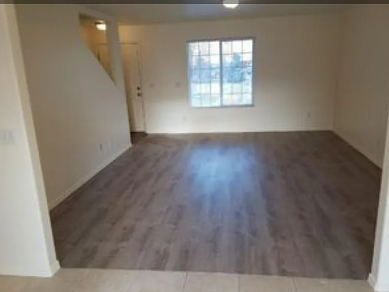 470 S Laguna Dr — Photo 3