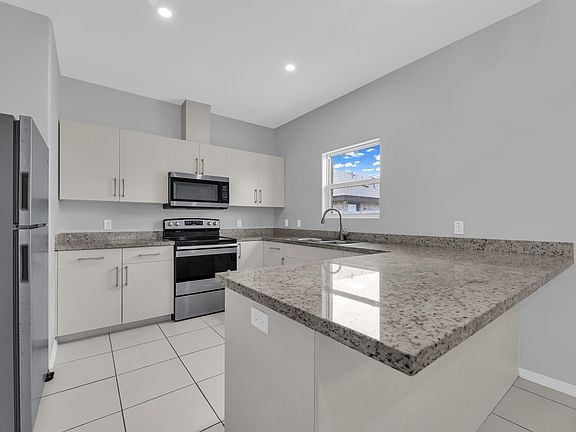 4th image of 3811 Paola St #4