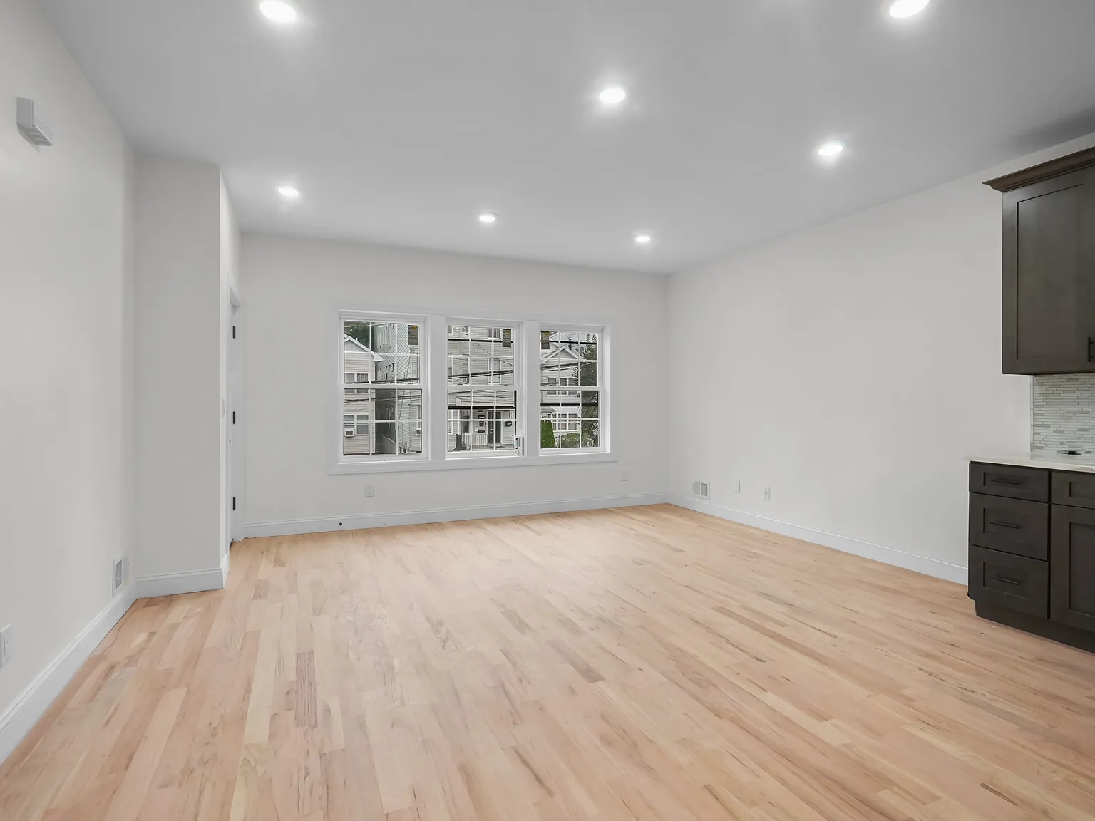 286 Littleton Ave — Photo 2