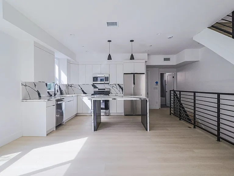 New Construction Luxury 4 Bed Townhomes With Roof Decks — Photo 62