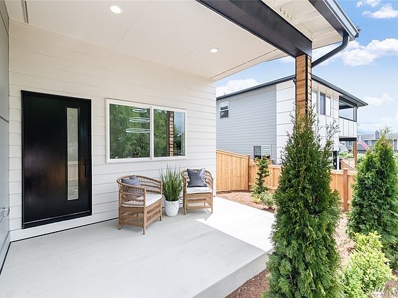 3rd image of 3308 58th Ave NE