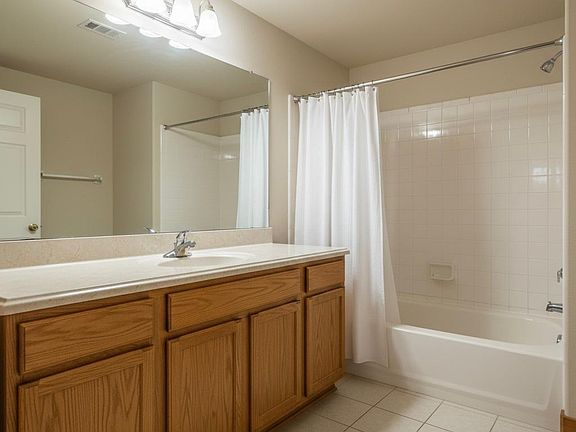 5th image of 2615 S Elm Pl