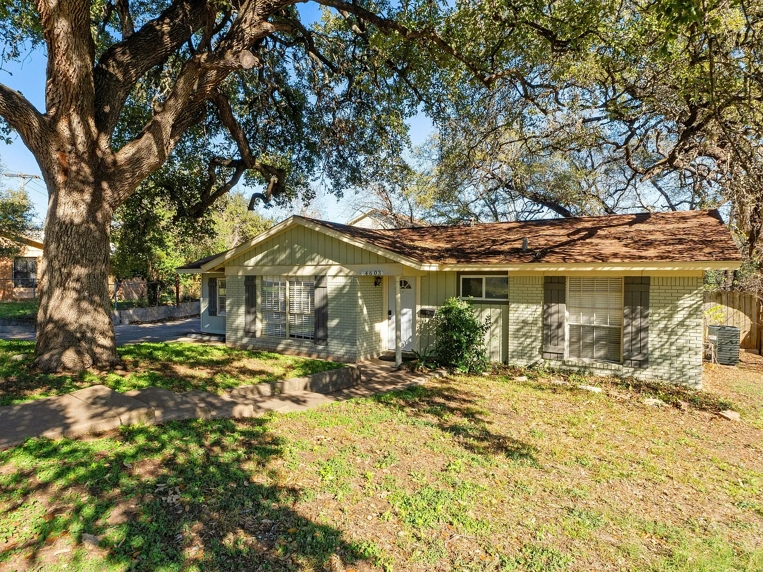 4 bed, 1235 sqft, $2,300 — Photo 2