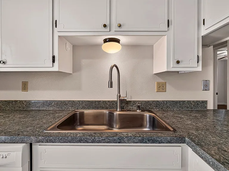 116 W Shasta Ave — Photo 5