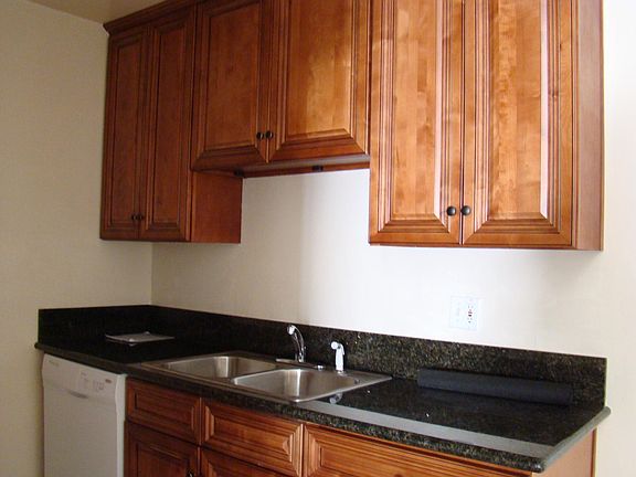 5th image of 220 Avenue H APT C