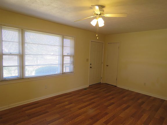 3rd image of 14 Prestbury Dr