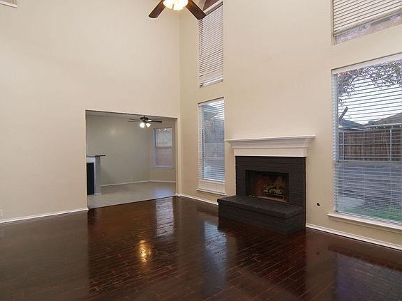2nd image of 1049 Highland Station Dr