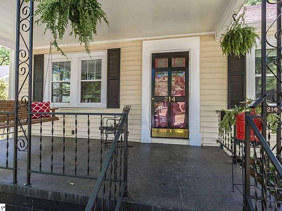 3rd image of 214 Stewart St